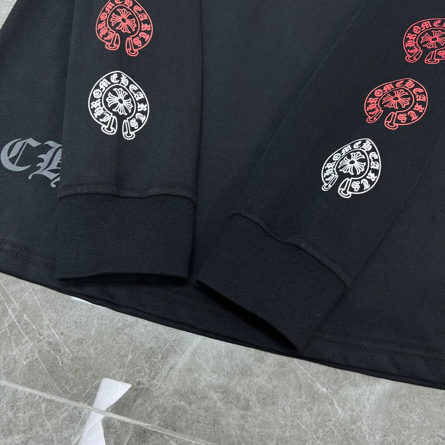 P160 Chrome Hearts 🍁Long T series🍁 Same series at the counter Chrome color spine gradient small horseshoe length T Imported environmentally friendly glue printing and dyeing Specially customized original 1:1 high gram weight comfortable fabric Recommended color: white black Size: S, M, L, XL